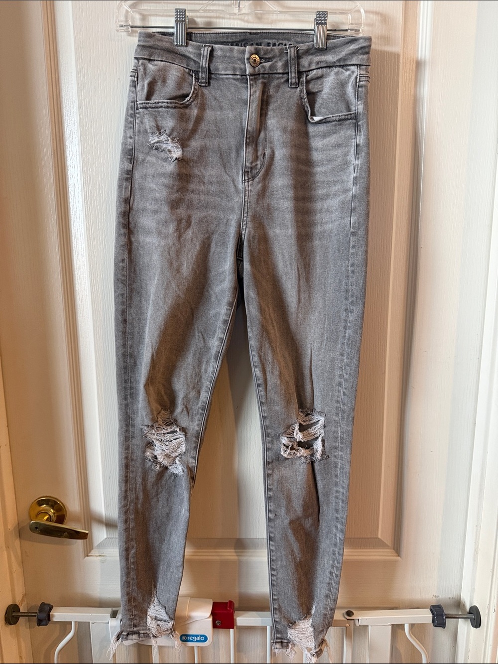 American Eagle size 4 Short Women’s High-Rise Distressed Gray Skinny Jeans